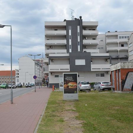 Apartment Viktor,Parking Osijek Habitación foto
