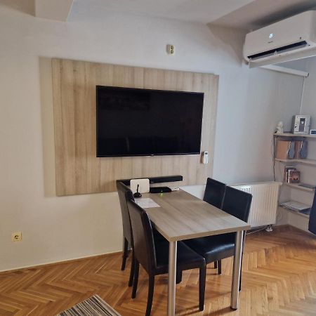 Apartment Viktor,Parking Osijek Exterior foto