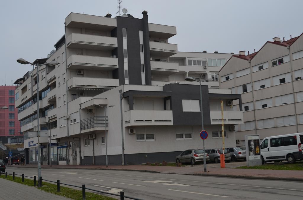 Apartment Viktor,Parking Osijek Habitación foto